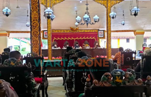 Foto: Rakor tindak lanjut rencana aksi PPKM Berskala Mikro Kabupaten Sumenep di Pendopo Agung Keraton Sumenep.