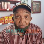 Foto: Penjual alat-alat sembahyang di Kelenteng Pai Lien San Jember.