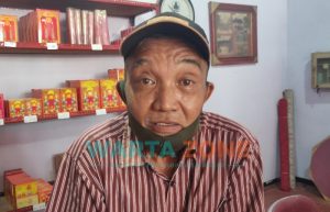 Akibat Pandemi Covid-19, Penjualan Hio dan Lilin Sepi di Kelenteng Pai Lien San Jember