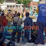 mobil ambulance, oleh nelayan Desa Lobuk, tim medis, aparat kepolisian dan TNI setempat.