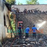 Kebakaran melanda rumah warga di Dusun Plampang barat, Desa Cumedak, Kecamatan Sumberjambe, Jember. Minggu (21/2/2021).