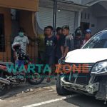 Foto: Kecelakaan motor Vs Mobil di depan toko Marhaban, Baratan Kecamatan Patrang Jember.