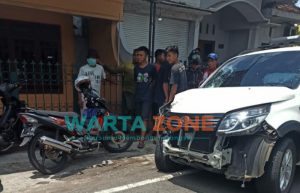 Adu Moncong Motor Vs Mobil di Jember, Satu Orang Tewas di TKP