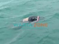 TELUNGKUP: Korban saat ditemukan oleh nelayan (Foto: tangkap layar video amatir warga)