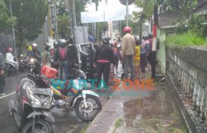 Mobil Terguling Saat Memasuki Terowongan Jembatan Semanggi Jember