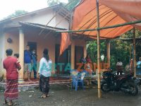 Foto : situasi rumah duka (Nur Azizah) saat menunggu jenazah tiba di Jember.