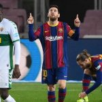 SELEBRASI: Lionel Messi usai mencetak gol saat menjamu Elche di Camp Nou, Kamis (25/2) dini hari (Foto: Istimewa)