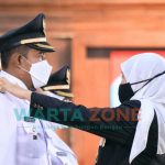 Foto: Bupati dan Wakil Bupati Sumenep terpilih, Achmad Fauzi - Dewi Khalifah, saat dilantik oleh Gubernur Jawa Timur, Khofifah Indar Parawansa, di Gedung Grahadi, Surabaya.