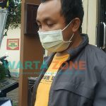 Foto: Dodik Wahyu Rianto (korban) tindak pemukulan yang dilakukan oleh oknum anggota DPRD Jember, saat berada di Mapolsek Patrang.