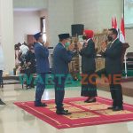 Bupati Jember Faida, saat serah terima jabatan, kepada Plh Bupati Jember, Hadi Sulistyo.