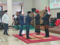 Bupati Jember Faida, saat serah terima jabatan, kepada Plh Bupati Jember, Hadi Sulistyo.
