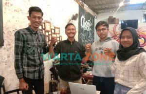 KOMITMEN: KMS saat menyampaikan pesan untuk Bupati dan Wakil Bupati Sumenep terpilih (Foto: Dokumen Wartazone)