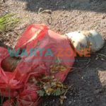 Foto: Kondisi bayi saat ditemukan warga terbungkus kantong plastik merah.