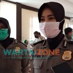 Salah seorang Polwan Polres Sumenep, Briptu Diah Novi Rahmawati, usai di vaksin sinovac Covid-19.