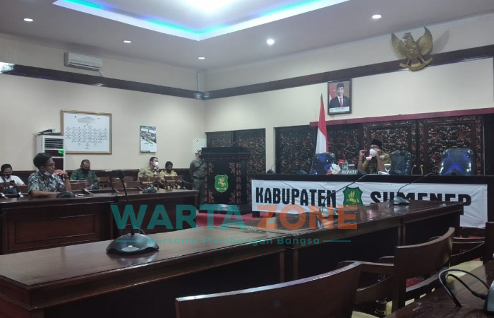 Foto: Sejumlah aktivis Aliansi Mahasiswa Sumenep (AMS), saat menggelar audiensi di kantor Bupati Sumenep. Senin (1/3/2021).