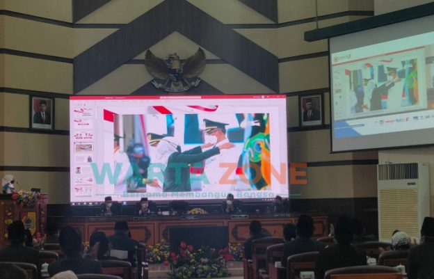 Foto: Gubernur Jawa Timur, Khofifah Indar Parawansa, saat menjelaskan tentang AKI dan AKB di wilayah Jawa Timur pada Sertijab di Gedung DPRD Jember.