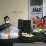 MENUMPUK: Sejumlah paket saat berada di kantor JNE Cabang Jember (Foto: Nur Imatus Safitri)
