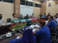 ASPIRATIF: Komisi A DPRD Jember saat rapat dengar pendapat (RDP) dengan Kabid Linmas Satpol PP (Foto: Nur Imatus Safitri)