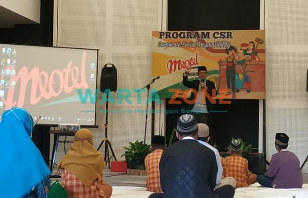 INSPIRATIF: Meotel Jember By Dafam saat menggelar acara Isra Mikraj bersama sejumlah siswa-siswi SLB (Foto: Nur Imatus Safitri)