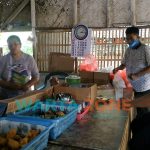 Foto: Warung Pak Edi Semeru yang tidak pernah sepi pembeli. Selain harganya murah, warung tersebut banyak diminati para mahasiswa.