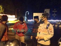 Foto: Polisi di Jember saat melakukan pengecekan kendaraan bermotor yang tidak standar dan mencegah terjadinya balap liar.
