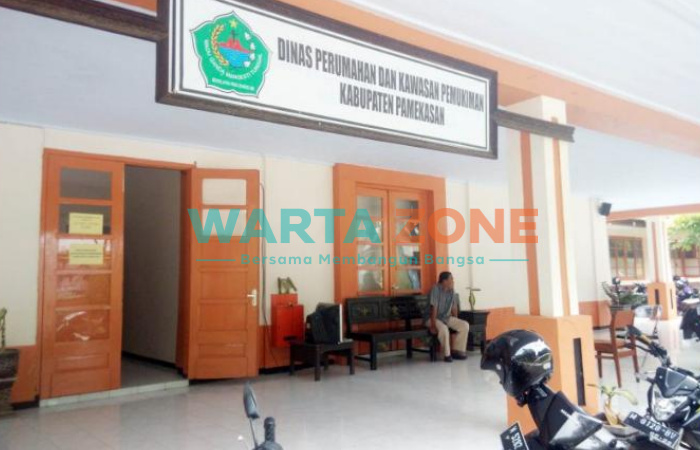 TERBUKA: Kantor Dinas Perumahan dan Kawasan Permukiman Kabupaten Pamekasan (Foto: Agus Wandi)