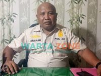 TEGAS: Kepala Satpol PP Kabupaten Pamekasan, Kusairi saat ditemui di ruang kerjanya (Foto: Agus Wandi)