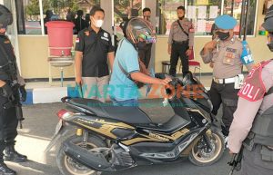 Antisipasi Teror Bom, Pintu Masuk Polres Sumenep Dijaga Ketat