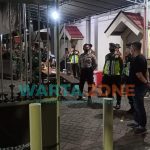 Foto: Jajaran Polres Sumenep bersama Kodim 0827 saat pengamanan jalannya perayaan ibadah paskah di Gereja Katholik Maria Gunung Karmel, Jalan Slamet Riadi, Desa Pabian, Sumenep.