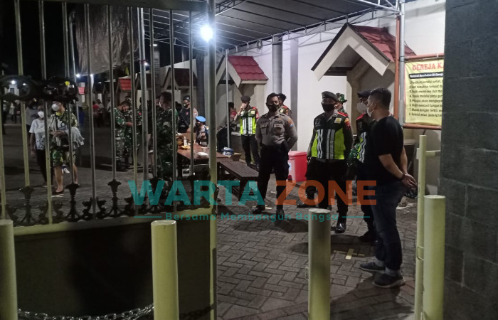 Foto: Jajaran Polres Sumenep bersama Kodim 0827 saat pengamanan jalannya perayaan ibadah paskah di Gereja Katholik Maria Gunung Karmel, Jalan Slamet Riadi, Desa Pabian, Sumenep.