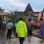 BERANTAKAN: Sejumlah bangunan tampak rusak akibat angin puting beliung di Kalianget (Foto: Dok. WARTA ZONE)