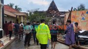 BERANTAKAN: Sejumlah bangunan tampak rusak akibat angin puting beliung di Kalianget (Foto: Dok. WARTA ZONE)