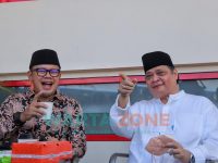 Foto: Menko Bidang Perekonomian, Airlangga Hartarto (kanan), Wali Kota Bogor, Bima Arya, saat meresmikan Masjid Jami Tine Tang di kawasan Kantor PT Marga Sarana Jabar (MSJ) Plaza Tol Sentul Barat, Jalan Tol Lingkar Luar Bogor Ring Road, Bogor.