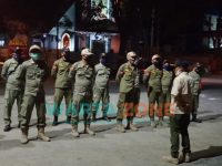 Foto: Petugas Satuan Polisi Pamong Praja (Satpol PP) Kabupaten Pamekasan, mengintesifkan kegiatan patroli malam.