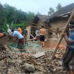 Foto: Kondisi rumah Bu Lima, warga Dusun Karanganyar, Desa Klungkung, Kecamatan Sukorambi, Jember, yang dampak dari guncangan gempa bumi.