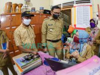 Foto: Wali Kota Bogor, Bima Arya (tengah) saat melakukan pengecekan kesiapan PTM (Pembelajaran Tatap Muda.