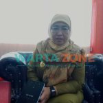 TEGAS: Wakil Bupati Sumenep, Dewi Khalifah, saat memberikan keterangan (Foto: Abd Wakid)