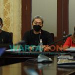 Foto: Wakil Wali Kota Bogor, Dedie A Rachim (tengah) saat rapat koordinasi ketersediaan dan pasokan komoditas pangan strategis, di Balai Kota Bogor.