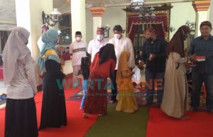 Bagi-Bagi Takjil dan Santuni Anak Yatim, Cara Bupati Sumenep Ngalap Berkah Selama Ramadan