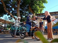 Foto: SMSI Kabupaten Sumenep menggandeng produsen Sari Roti distributor Jawa Timur untuk berbagi ratusan paket takjil yang dipusatkan di sepanjang jalan barito, Desa Pandian, Kecamatan Kota Sumenep.
