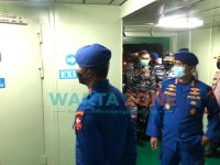 Foto: Dirpolairud Polda Jawa Timur, saat turut serta dalam pencarian Kapal Selam KRI Nanggala-402 yang hilang kontak di perairan Bali.