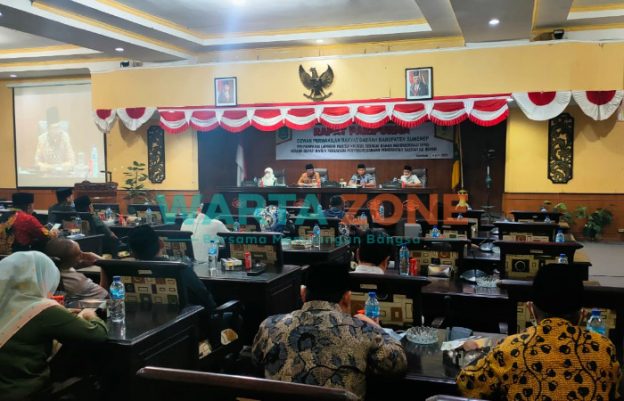 KHIDMAT: Rapat paripurna LKPJ Bupati Sumenep tahun 2020 (Foto: Abd Wakid)