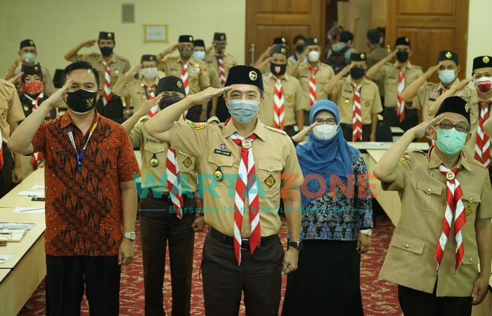 Foto: Ketua Kwarcab Gerakan Pramuka Kota Bogor, Dedie A Rachim (tengah) saat sosialisasi dan advokasi hukum tahun 2021 di Asana Grand Pangrango Hotel.