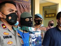 Foto: Polres Jember saat menggelar press conference terkait kasus pelecehan seksual yang dilakukan oleh oknum dosen RH terhadap keponakannya sendiri.