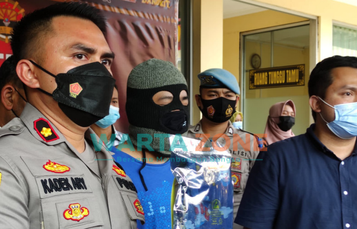 Foto: Polres Jember saat menggelar press conference terkait kasus pelecehan seksual yang dilakukan oleh oknum dosen RH terhadap keponakannya sendiri.