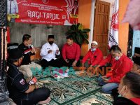 Foto: Jajaran pengurus PKPI Kabupaten Banyuwangi, saat menggelar buka puasa bersama di sekretariat DPK PKPI di Jl. Prambanan kelurahan Tamanbaru, kecamatan Banyuwangi.