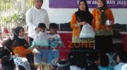 Foto: TP-PKK Desa Banmaleng, Kecamatan Giligenting, Kabupaten Sumenep, saat menyalurkan santunan kepada 58 anak yatim, Minggu (9/5/2021).
