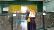 Foto: Pelayanan di Bank Pembiayaan Rakyat Syariah (BPRS) Bhakti Sumekar.