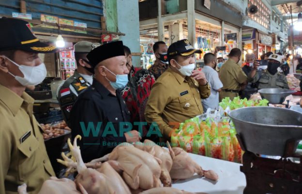 Jelang Lebaran, Bupati dan Wabup Jember Kompak Sidak ke Pasar Pantau Stok dan Harga Pangan