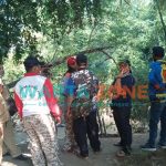 SIAP-SIAP: Anggota Pusdalops BPBD dan relawan bencana saat berada di lokasi kejadian bocah yang hilang (Foto: Nur Imatus Safitri)